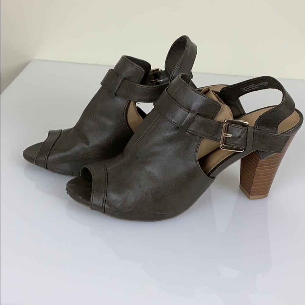 Fioni women’s brown chunk heels size 10